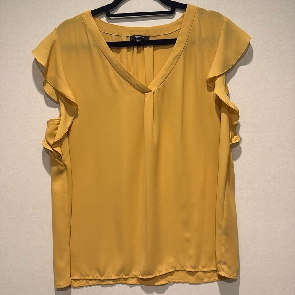 Premise Studio - women’s v-neck ruffle sleeve blouse. Yellow. Size XL